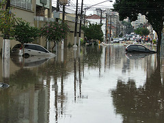 Enchente na rua Dr. Gabriel Piza